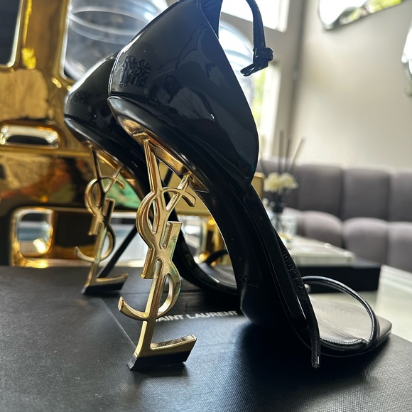 YSL OPYUM SANDALS IN PATENT LEATHER - Picture 11 of 11